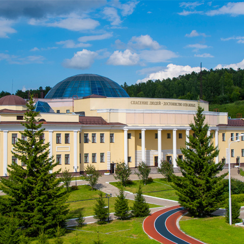 Для выпускников.